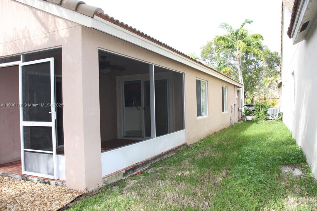 For Rent: $3,900 (3 beds, 2 baths, 1424 Square Feet)