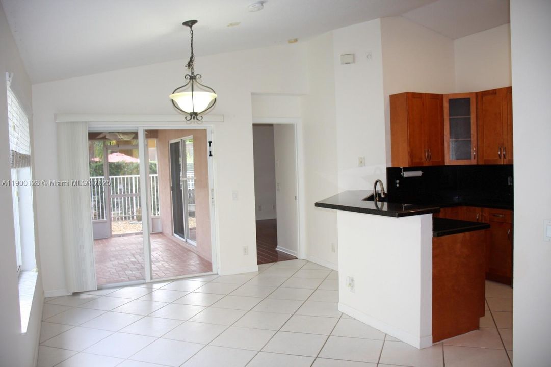 For Rent: $3,900 (3 beds, 2 baths, 1424 Square Feet)