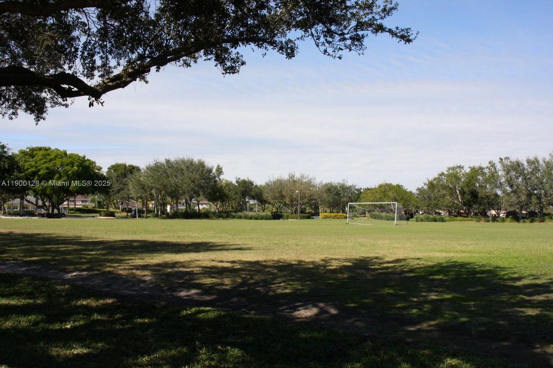 For Rent: $3,900 (3 beds, 2 baths, 1424 Square Feet)