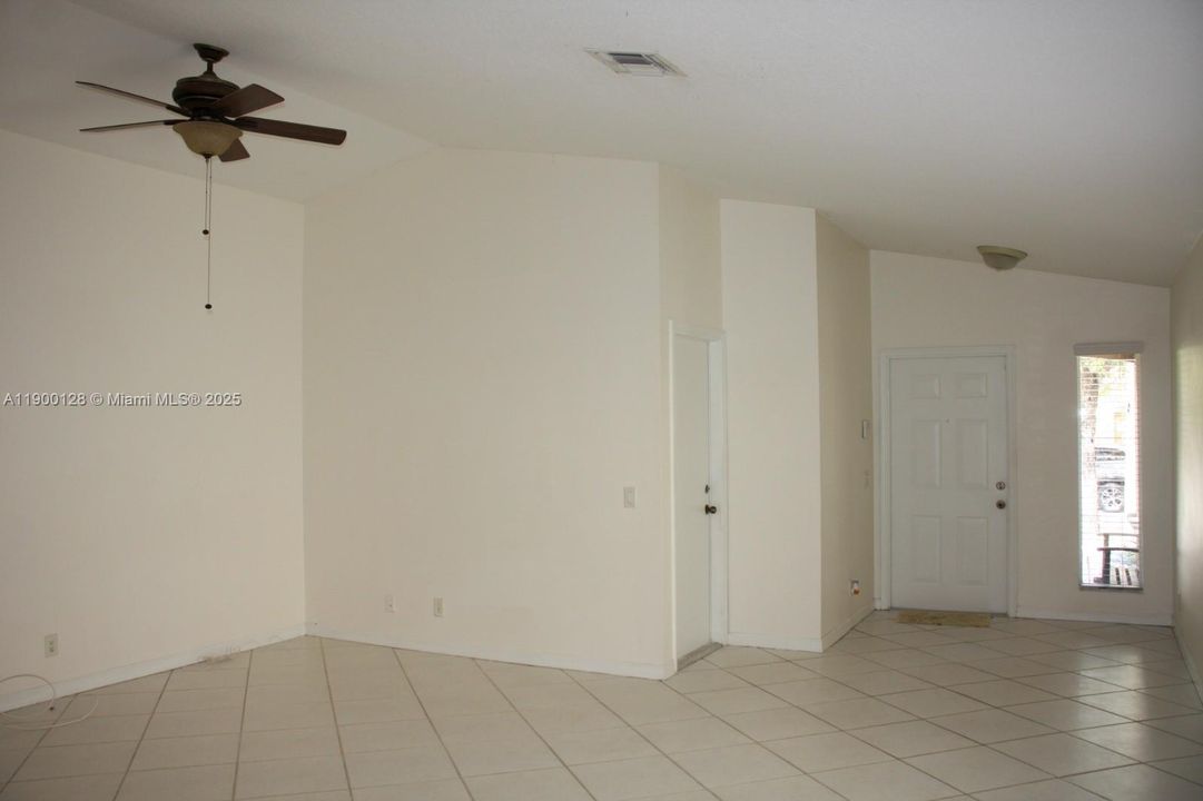 For Rent: $3,900 (3 beds, 2 baths, 1424 Square Feet)