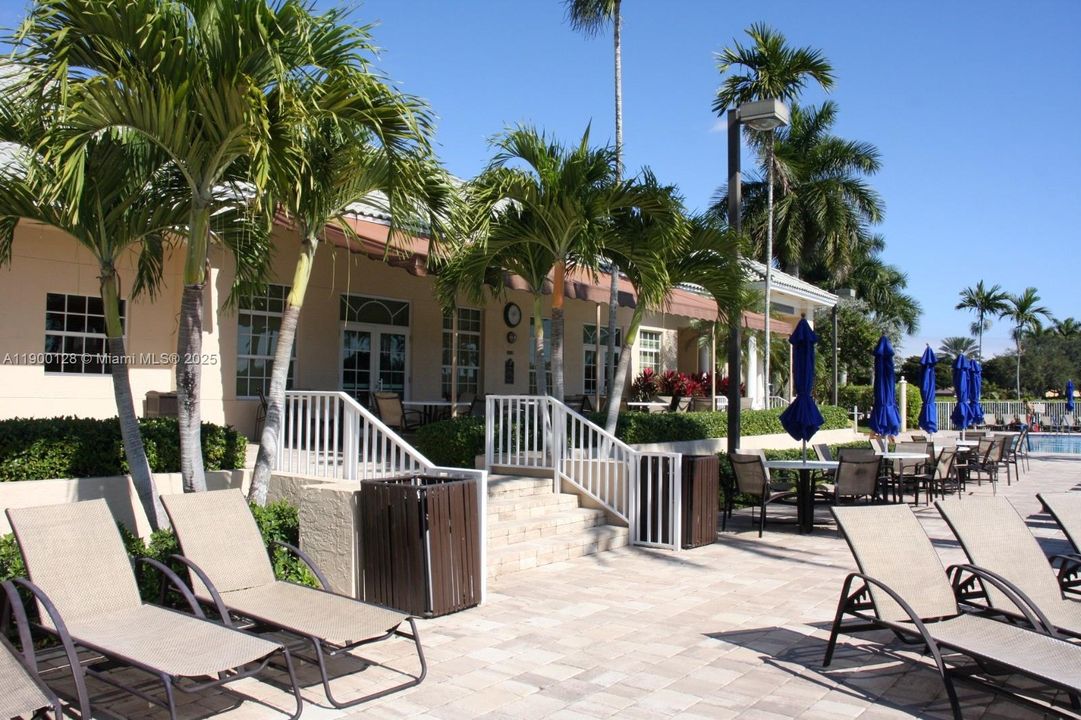 For Rent: $3,900 (3 beds, 2 baths, 1424 Square Feet)