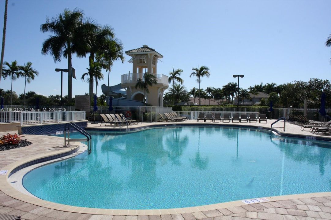 For Rent: $3,900 (3 beds, 2 baths, 1424 Square Feet)