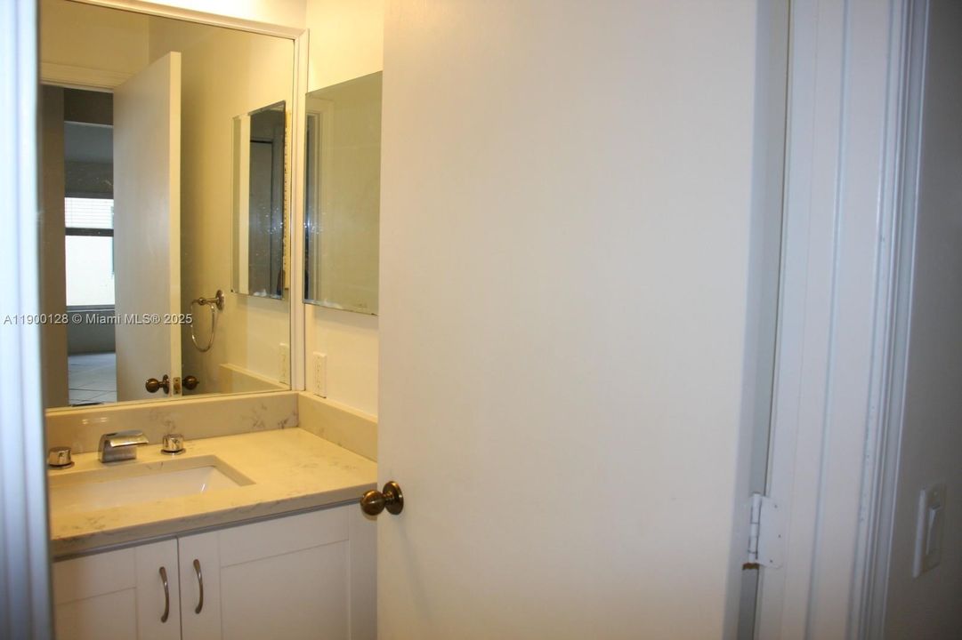 For Rent: $3,900 (3 beds, 2 baths, 1424 Square Feet)