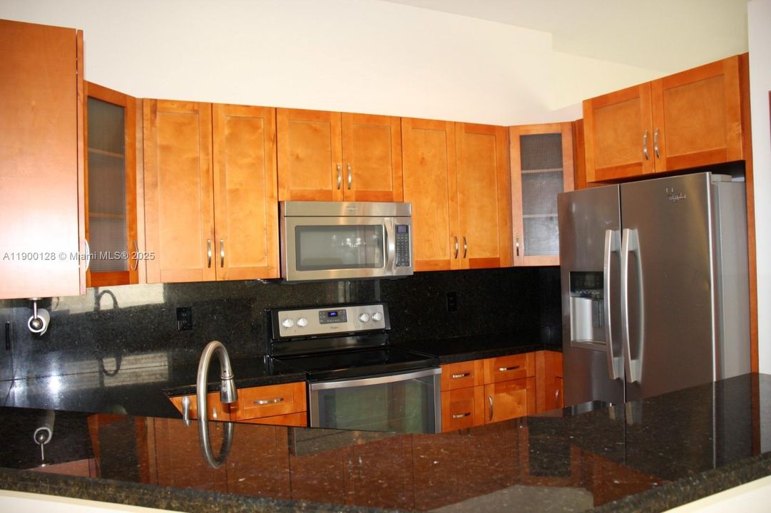 For Rent: $3,900 (3 beds, 2 baths, 1424 Square Feet)