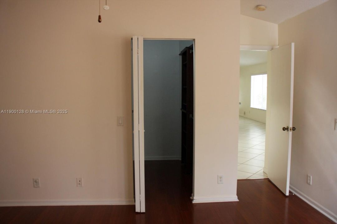 For Rent: $3,900 (3 beds, 2 baths, 1424 Square Feet)