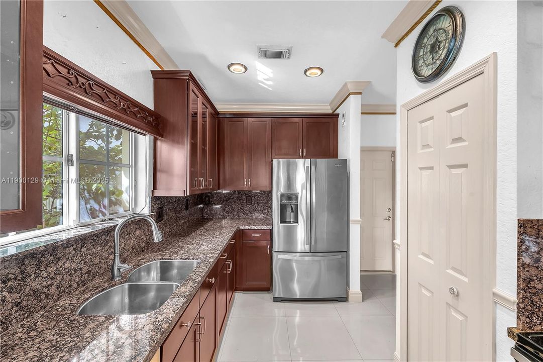 待售: $540,000 (4 贝兹, 3 浴室, 1857 平方英尺)