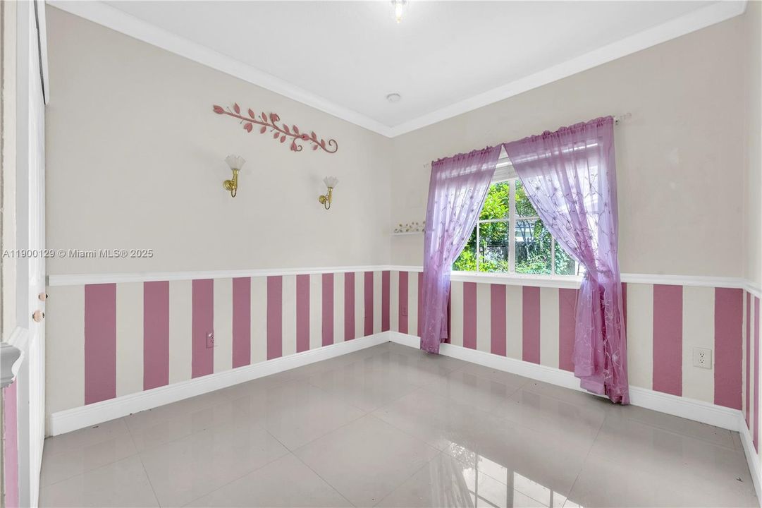 待售: $540,000 (4 贝兹, 3 浴室, 1857 平方英尺)