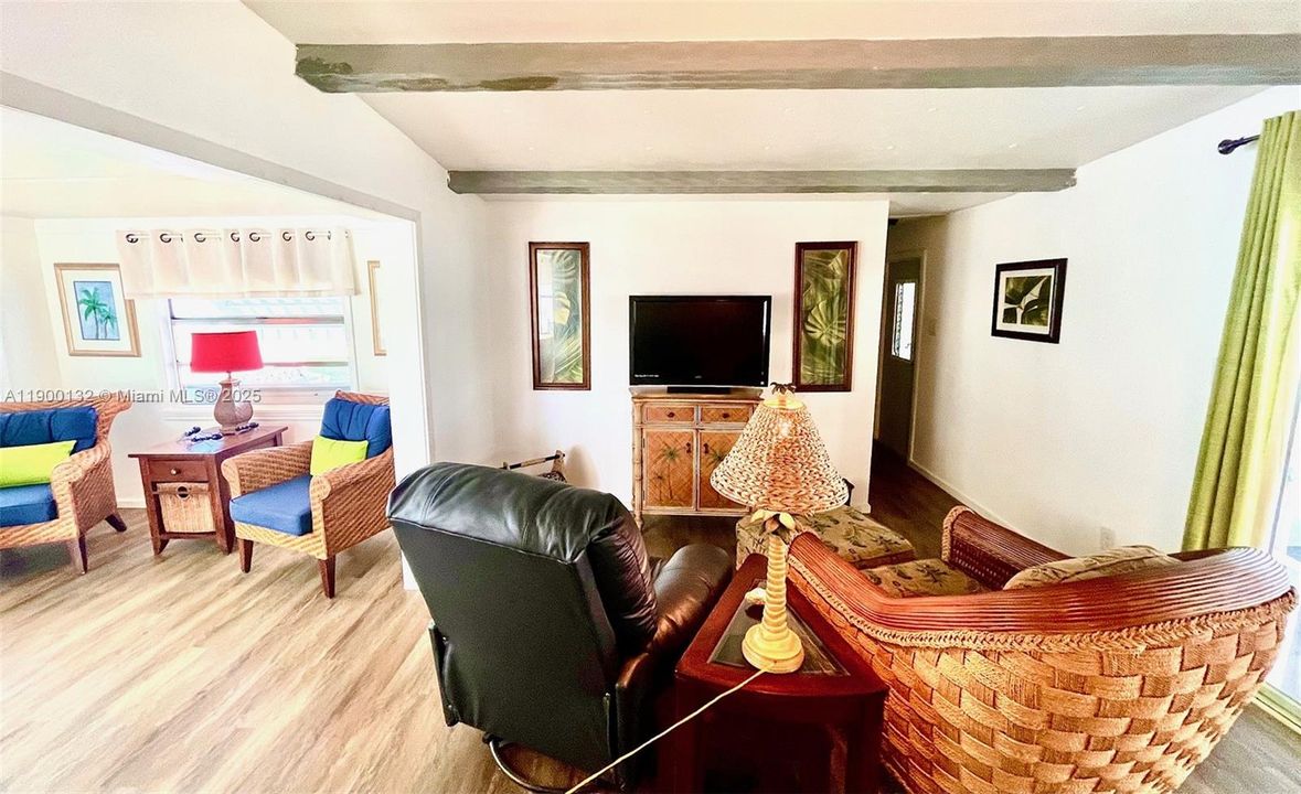 待售: $189,900 (2 贝兹, 2 浴室, 840 平方英尺)