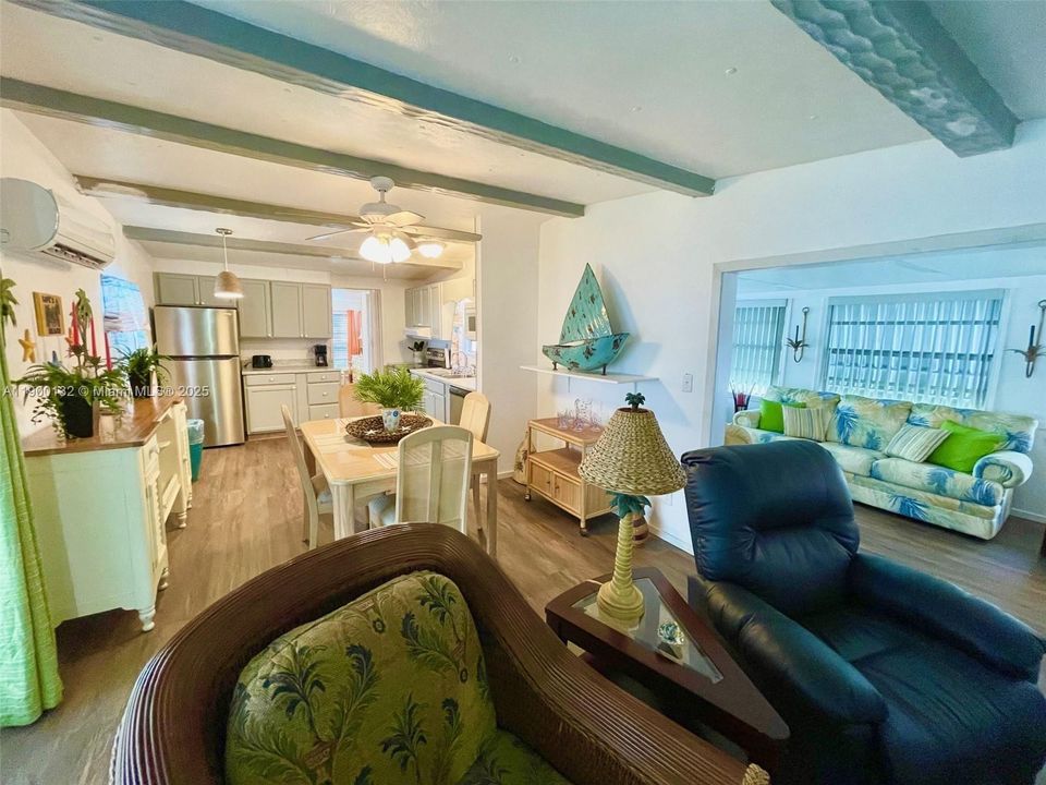 待售: $189,900 (2 贝兹, 2 浴室, 840 平方英尺)