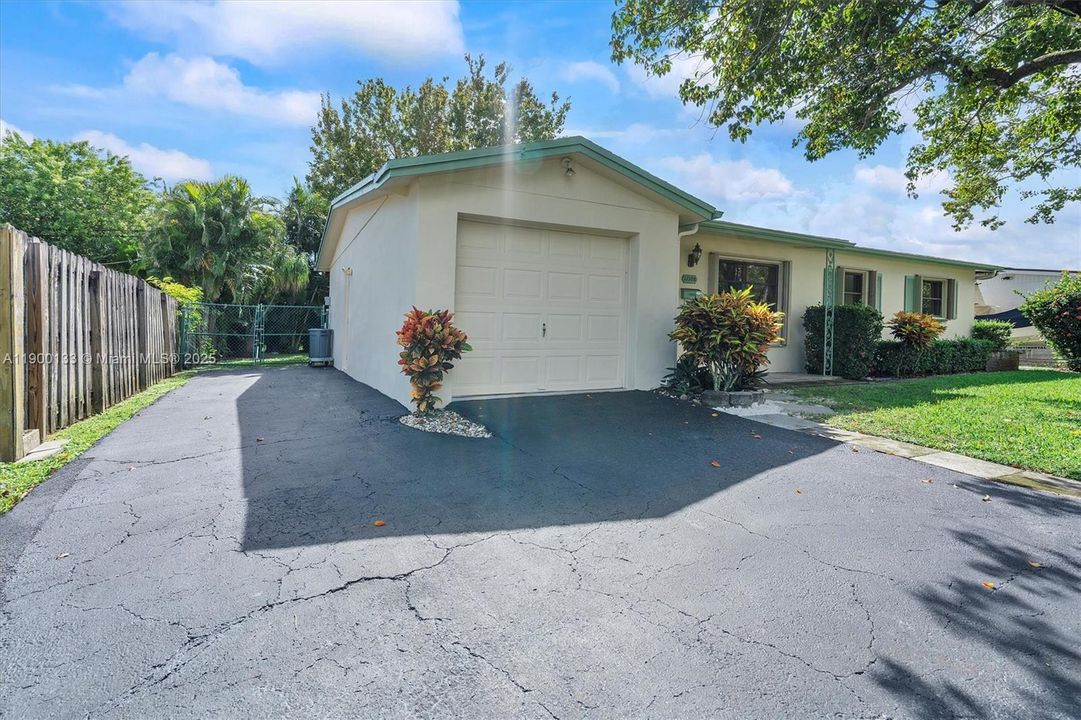 Activo con contrato: $465,000 (3 camas, 2 baños, 1278 Pies cuadrados)