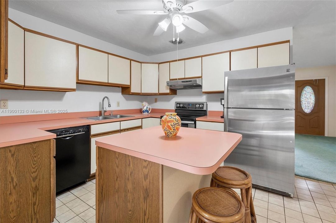 Activo con contrato: $465,000 (3 camas, 2 baños, 1278 Pies cuadrados)