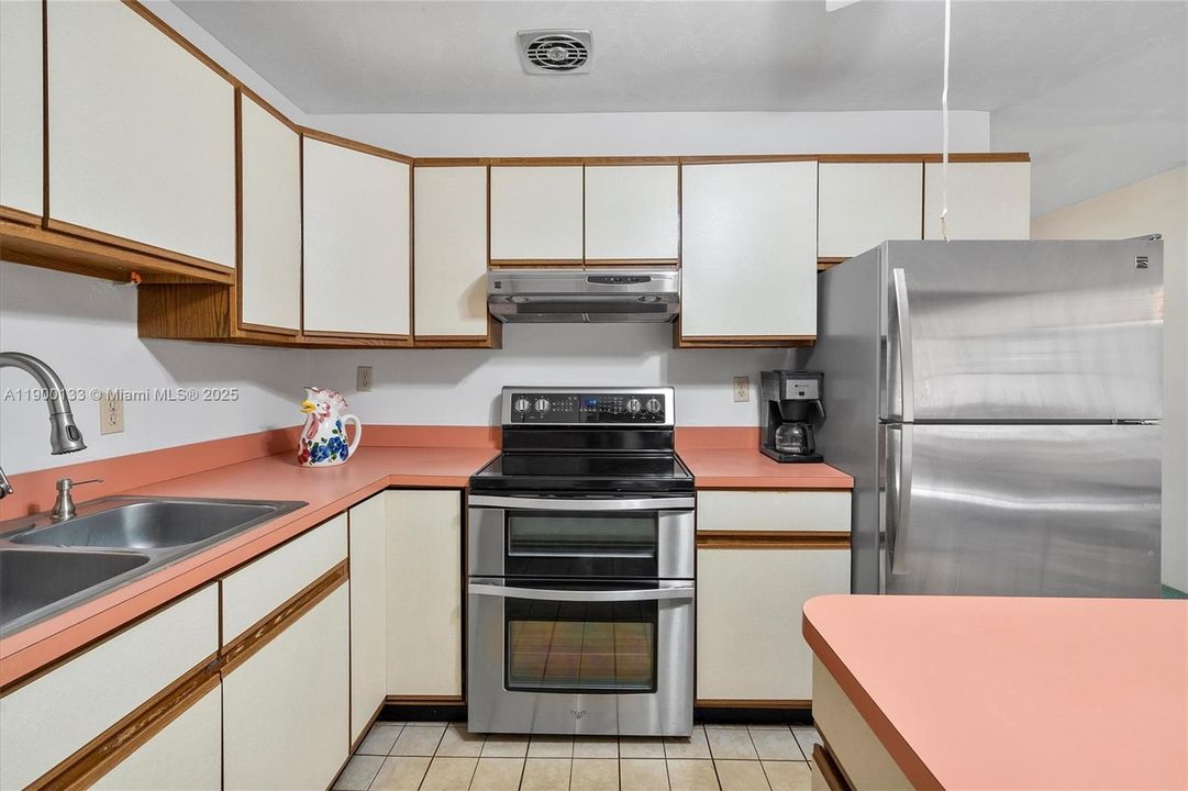 Activo con contrato: $465,000 (3 camas, 2 baños, 1278 Pies cuadrados)