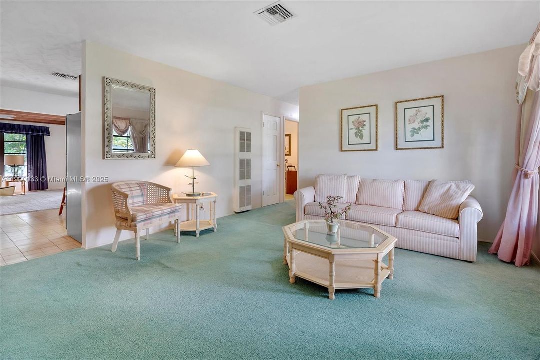 Activo con contrato: $465,000 (3 camas, 2 baños, 1278 Pies cuadrados)