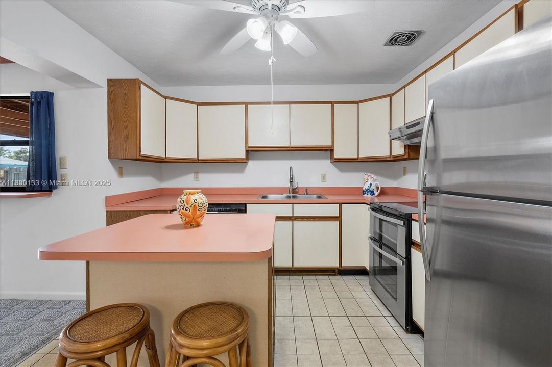 Activo con contrato: $465,000 (3 camas, 2 baños, 1278 Pies cuadrados)