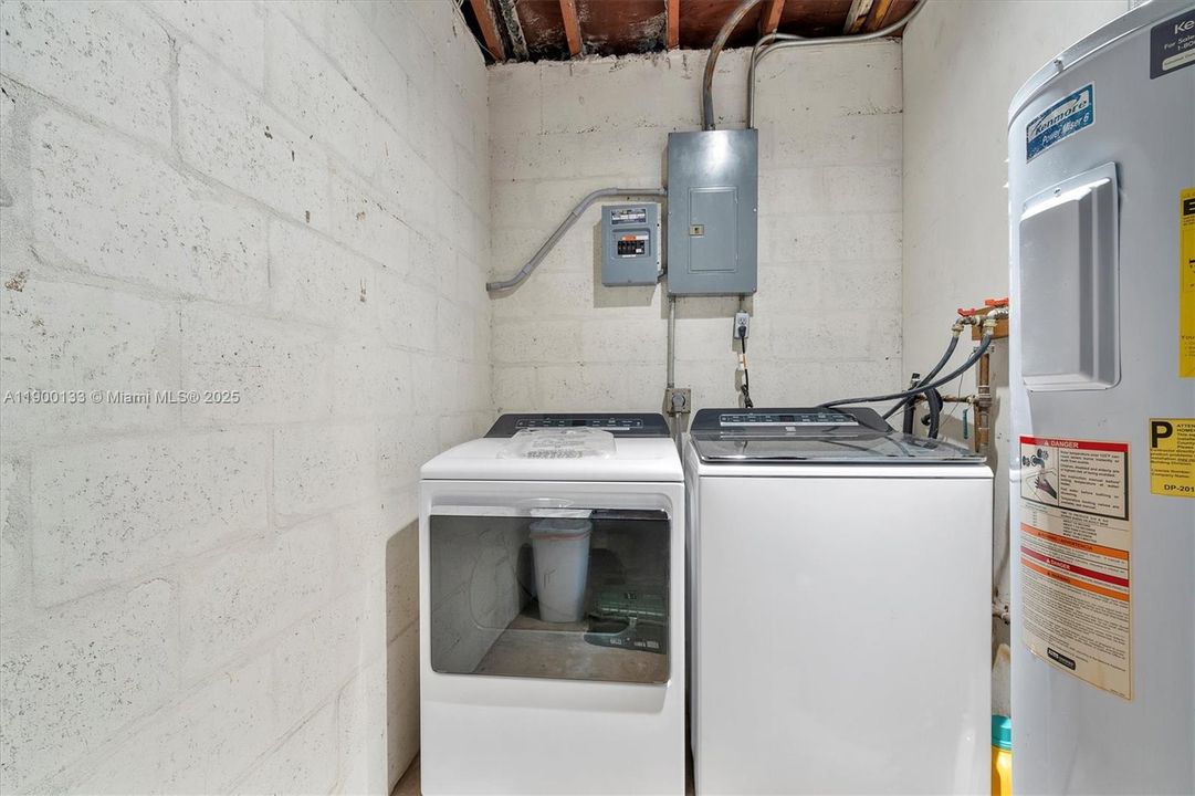 Activo con contrato: $465,000 (3 camas, 2 baños, 1278 Pies cuadrados)