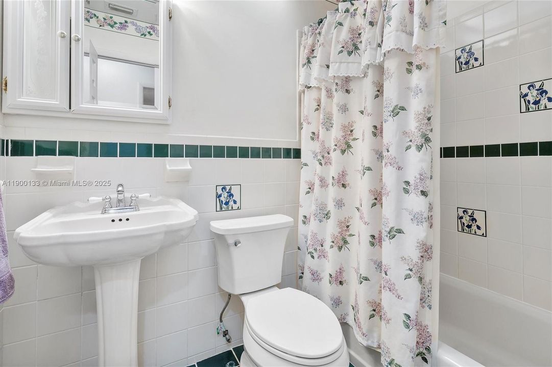 Activo con contrato: $465,000 (3 camas, 2 baños, 1278 Pies cuadrados)