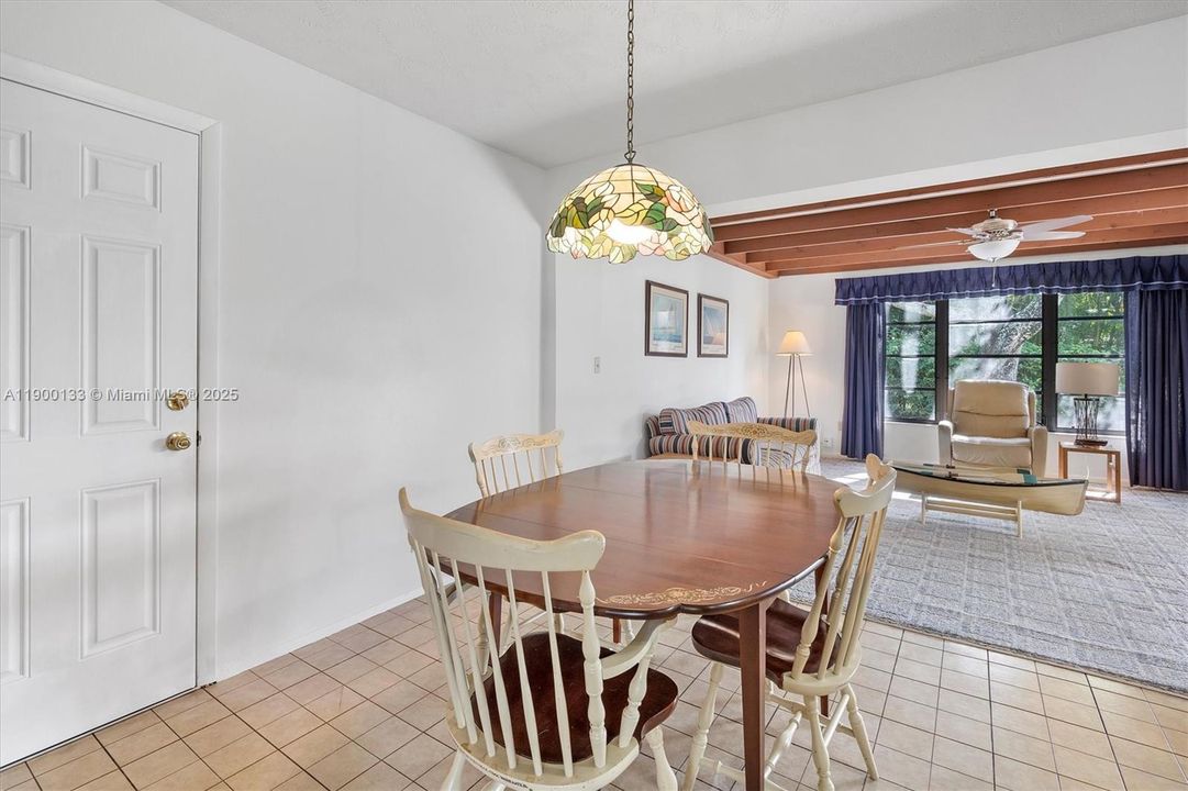 Activo con contrato: $465,000 (3 camas, 2 baños, 1278 Pies cuadrados)