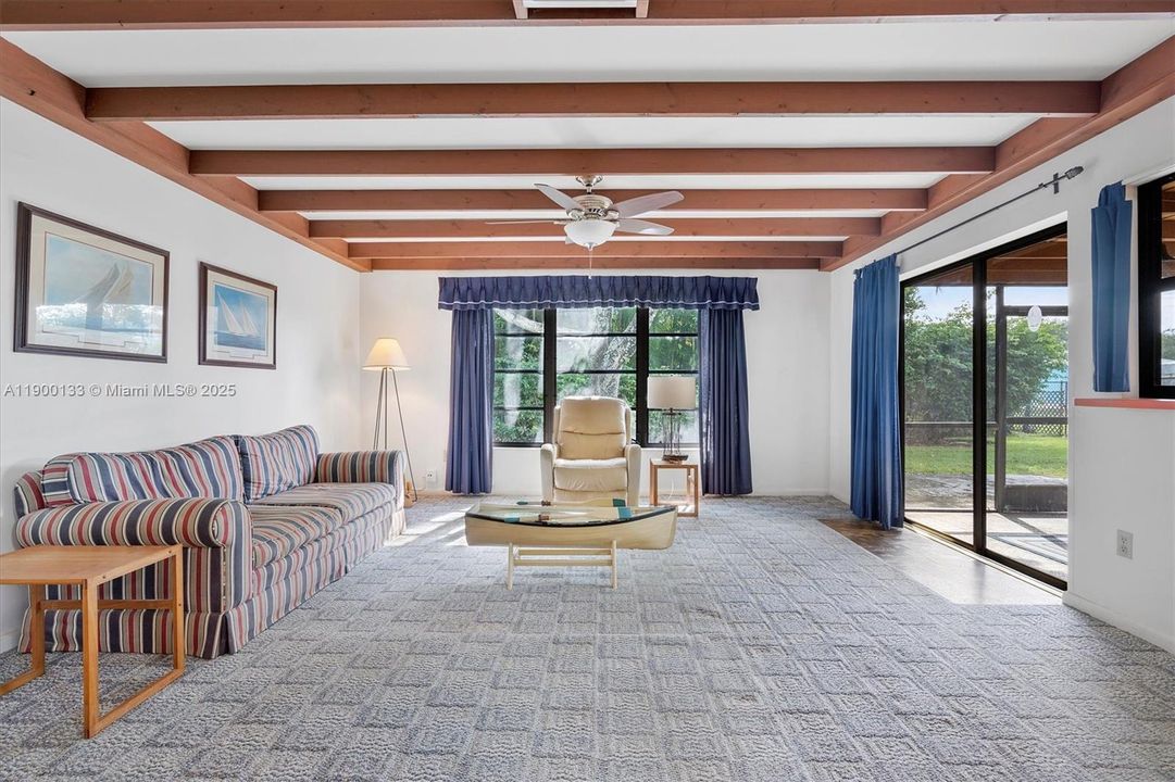 Activo con contrato: $465,000 (3 camas, 2 baños, 1278 Pies cuadrados)