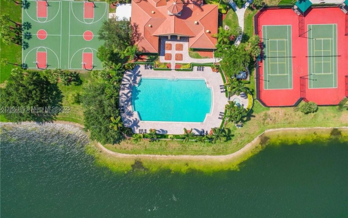 На продажу: $849,000 (6 спален, 3 ванн, 3370 Квадратных фут)