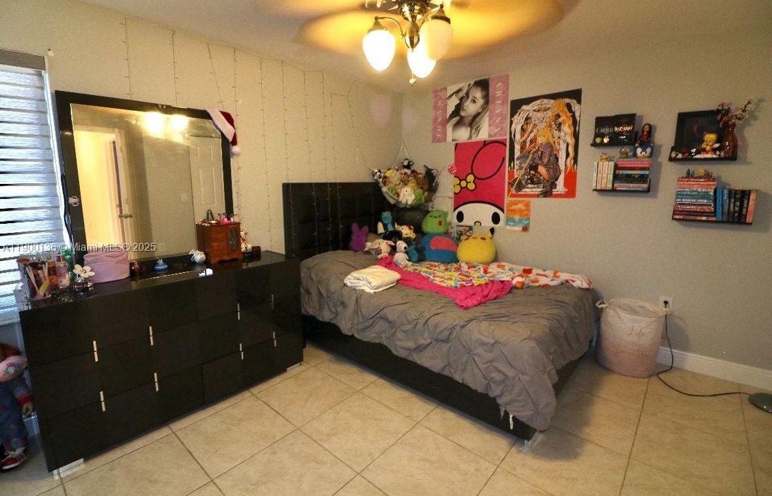 На продажу: $849,000 (6 спален, 3 ванн, 3370 Квадратных фут)