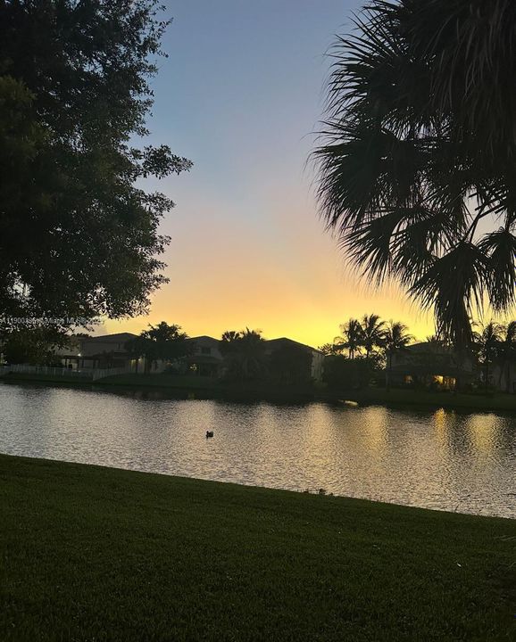 На продажу: $849,000 (6 спален, 3 ванн, 3370 Квадратных фут)