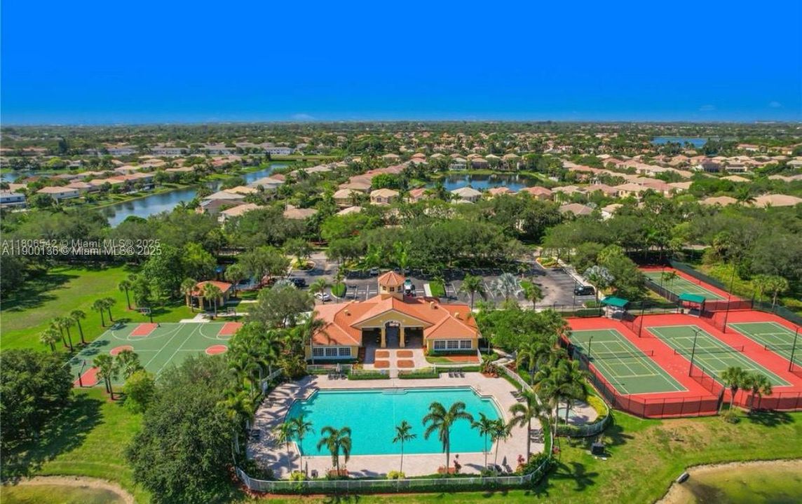 На продажу: $849,000 (6 спален, 3 ванн, 3370 Квадратных фут)