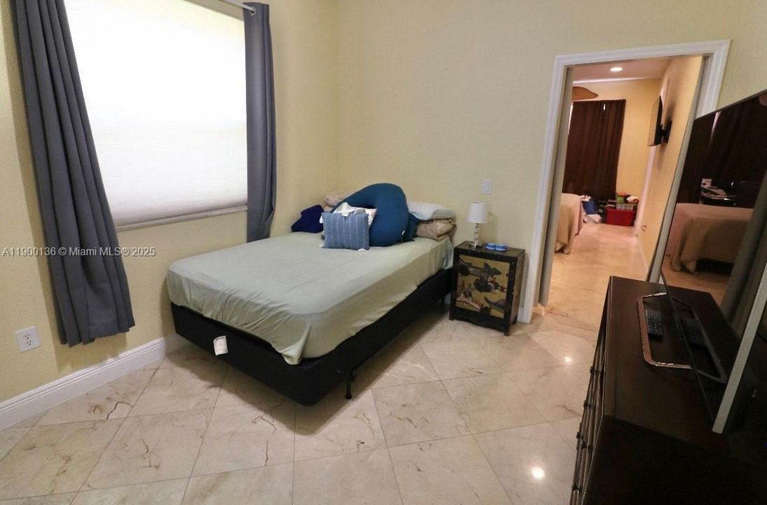 На продажу: $849,000 (6 спален, 3 ванн, 3370 Квадратных фут)