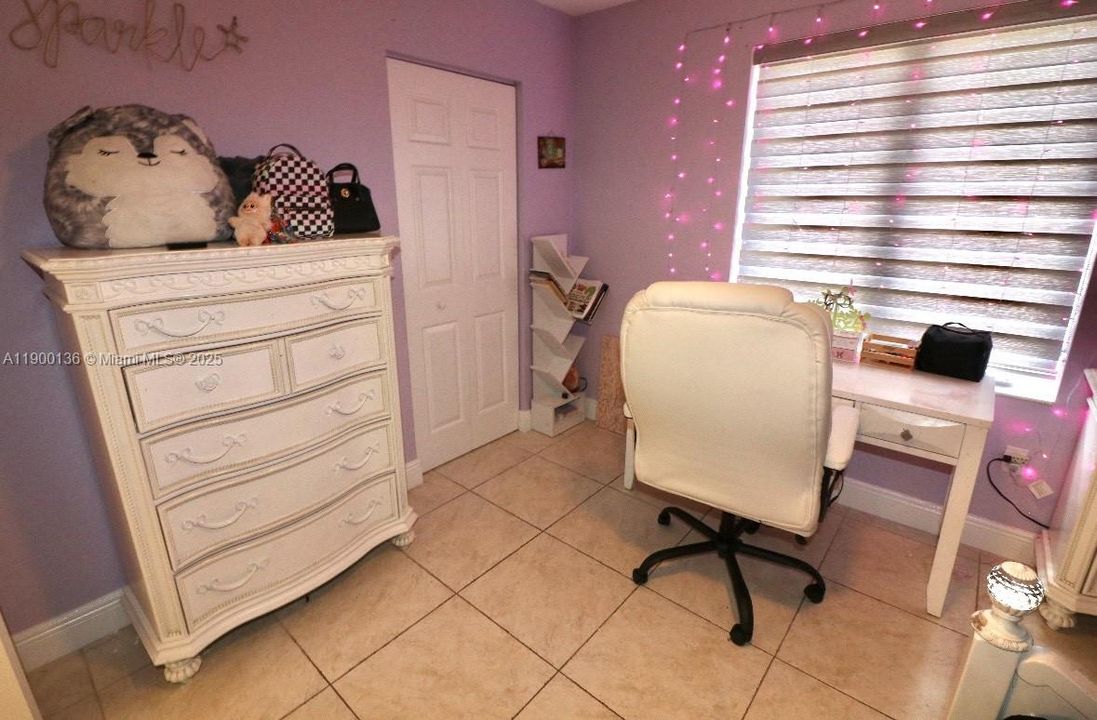 На продажу: $849,000 (6 спален, 3 ванн, 3370 Квадратных фут)