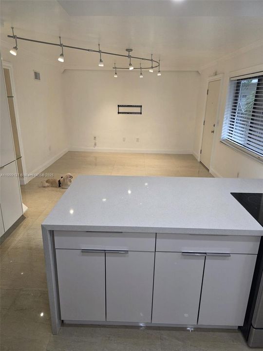 Recently Rented: $2,650 (2 beds, 1 baths, 692 Square Feet)