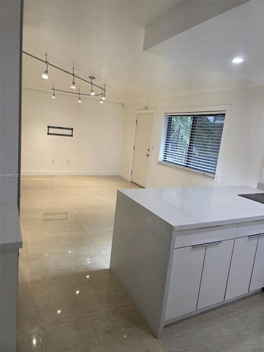 Recently Rented: $2,650 (2 beds, 1 baths, 692 Square Feet)