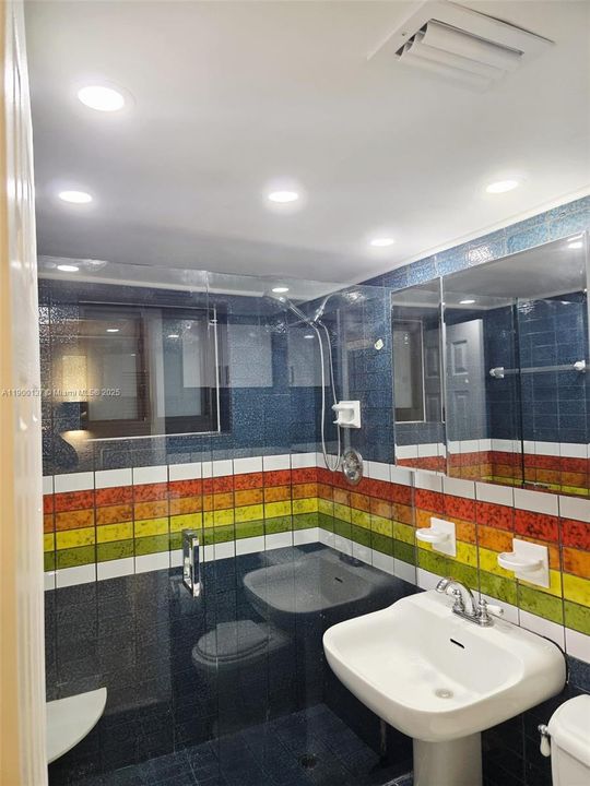 Recently Rented: $2,650 (2 beds, 1 baths, 692 Square Feet)