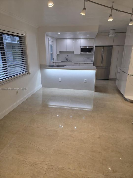 Recently Rented: $2,650 (2 beds, 1 baths, 692 Square Feet)