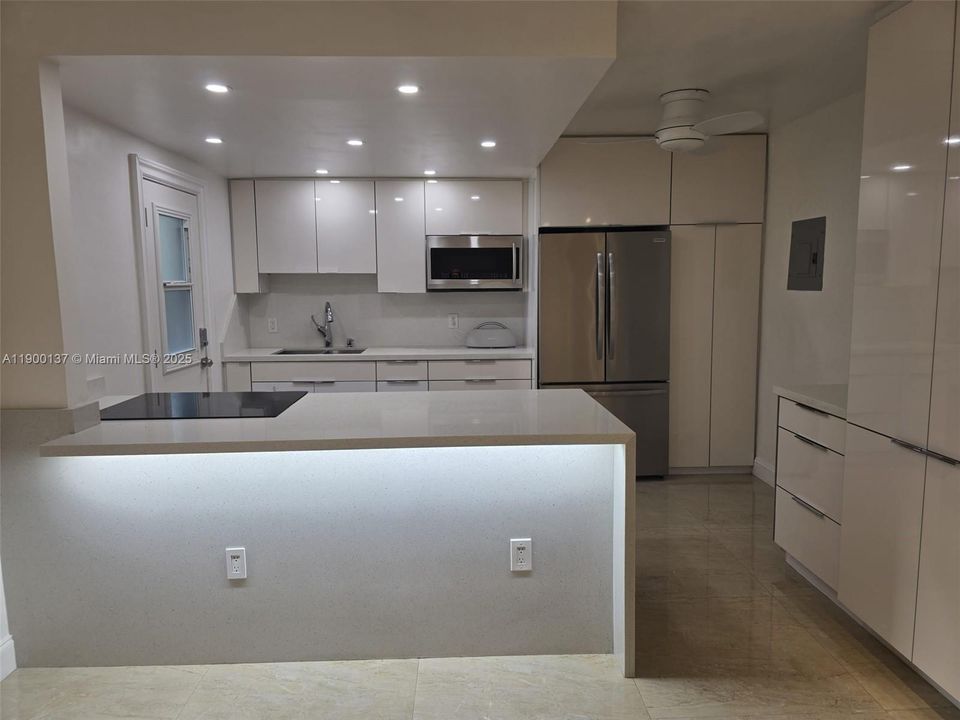 Recently Rented: $2,650 (2 beds, 1 baths, 692 Square Feet)