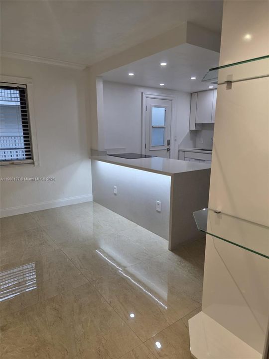 Recently Rented: $2,650 (2 beds, 1 baths, 692 Square Feet)