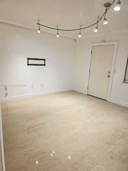 Recently Rented: $2,650 (2 beds, 1 baths, 692 Square Feet)