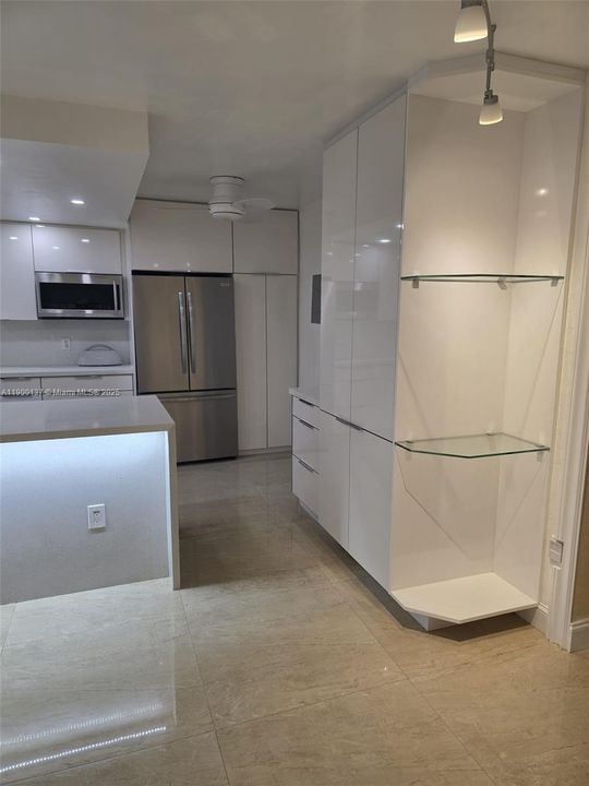 Recently Rented: $2,650 (2 beds, 1 baths, 692 Square Feet)