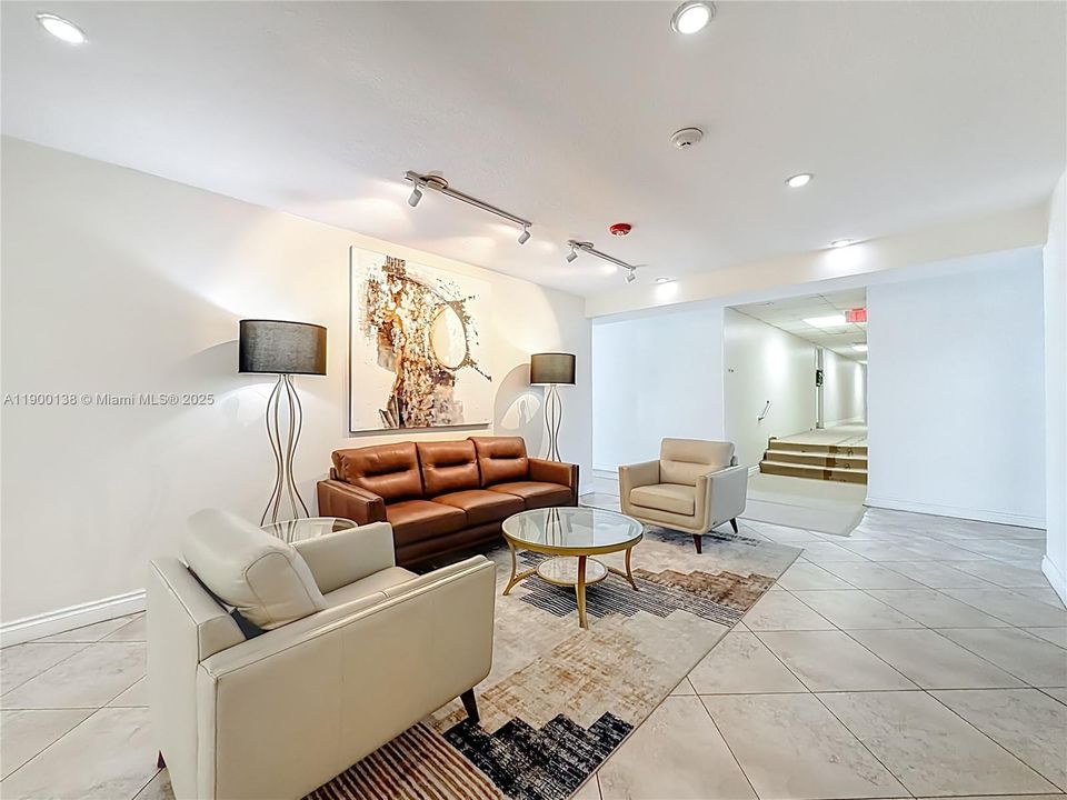 For Rent: $2,900 (2 beds, 2 baths, 1110 Square Feet)