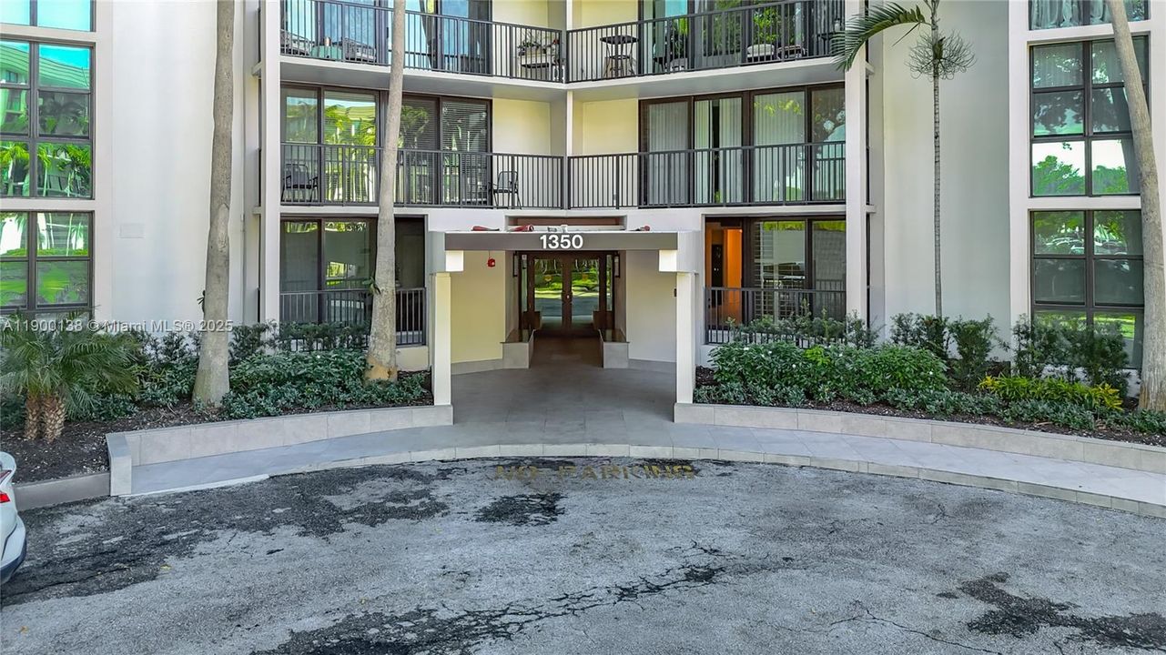 For Rent: $2,900 (2 beds, 2 baths, 1110 Square Feet)