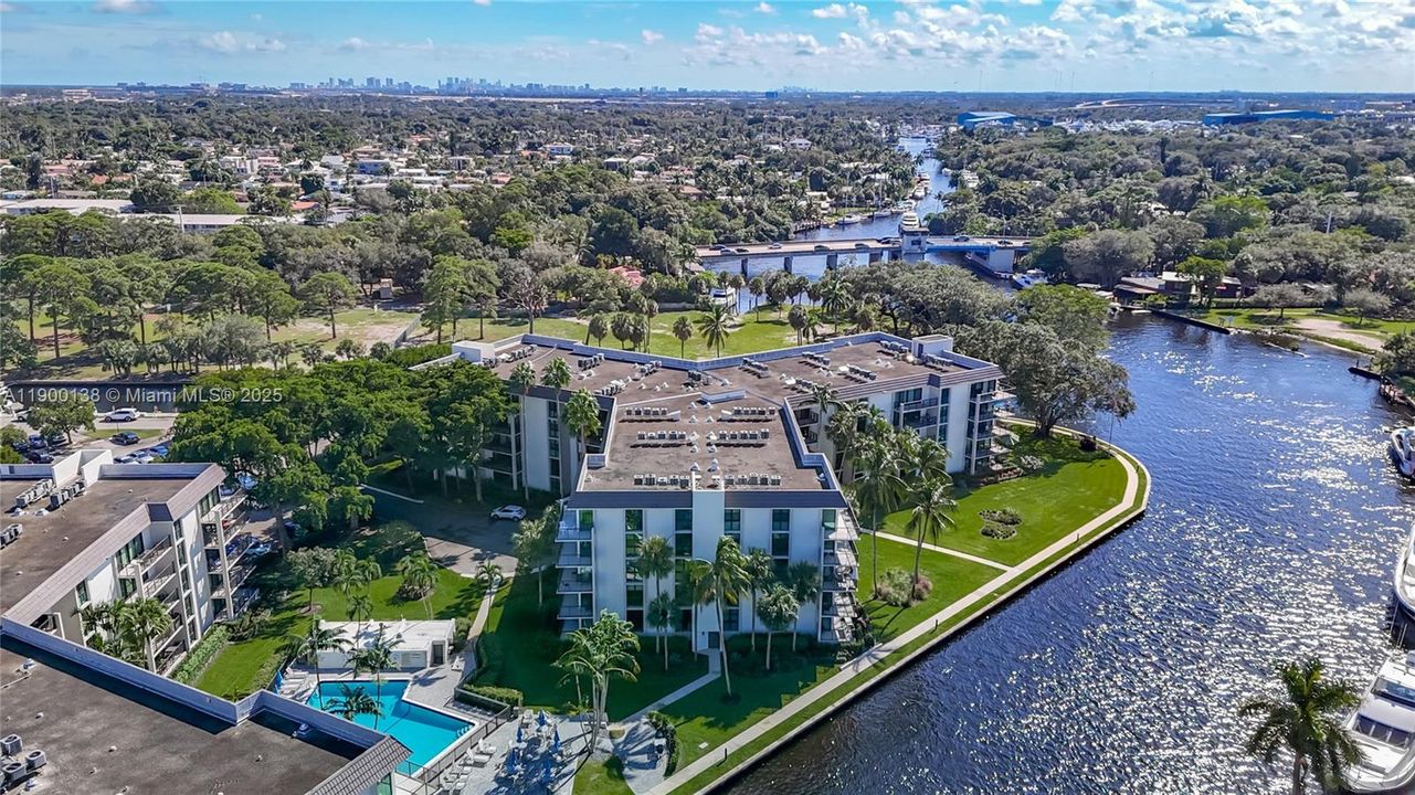 For Rent: $2,900 (2 beds, 2 baths, 1110 Square Feet)