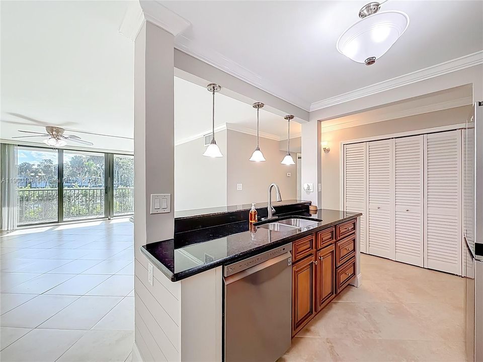 For Rent: $2,900 (2 beds, 2 baths, 1110 Square Feet)