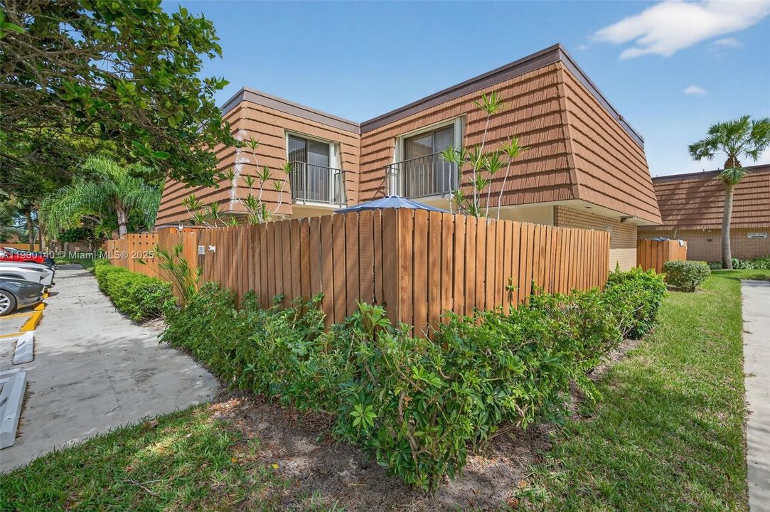 For Rent: $6,000 (2 beds, 2 baths, 1236 Square Feet)