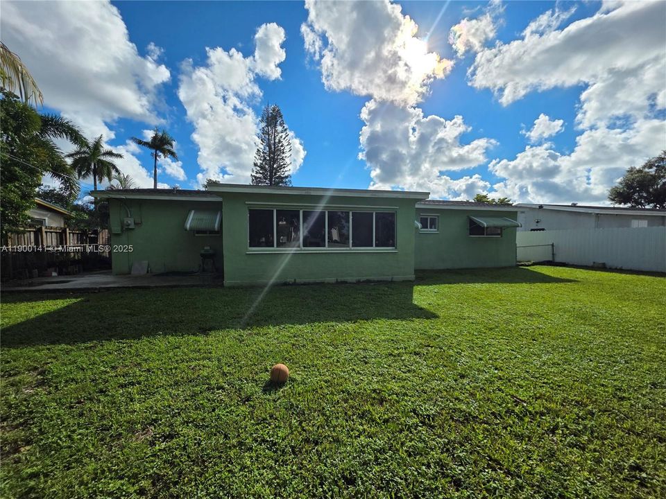 Active With Contract: $524,900 (4 beds, 2 baths, 1403 Square Feet)