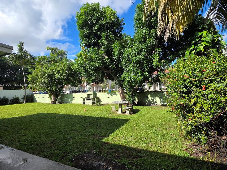 Active With Contract: $524,900 (4 beds, 2 baths, 1403 Square Feet)