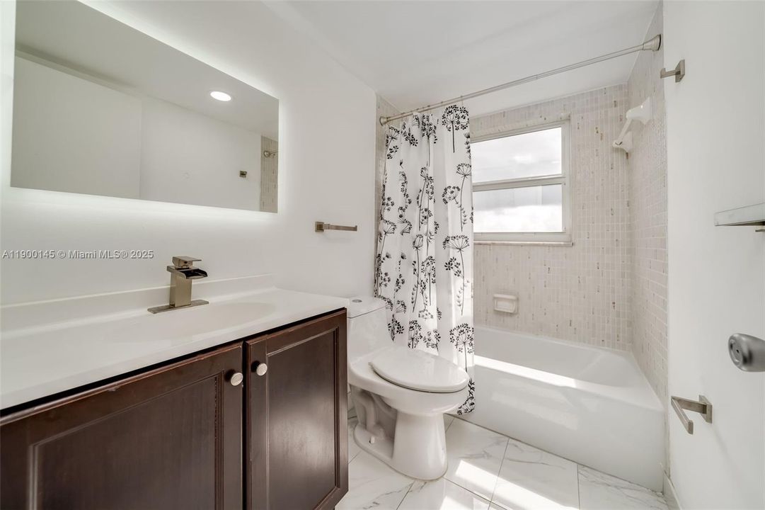 В аренду: $1,925 (2 спален, 2 ванн, 992 Квадратных фут)