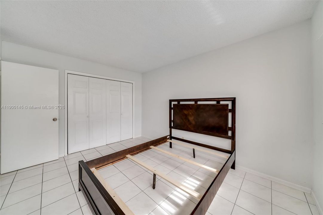 В аренду: $1,925 (2 спален, 2 ванн, 992 Квадратных фут)