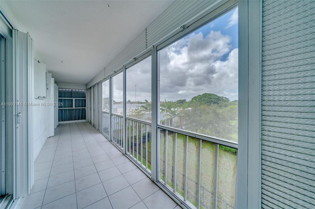 В аренду: $1,925 (2 спален, 2 ванн, 992 Квадратных фут)