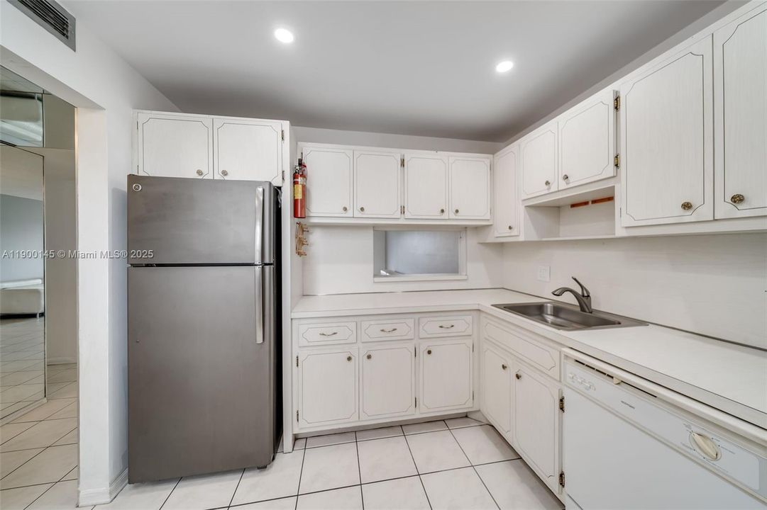 В аренду: $1,925 (2 спален, 2 ванн, 992 Квадратных фут)