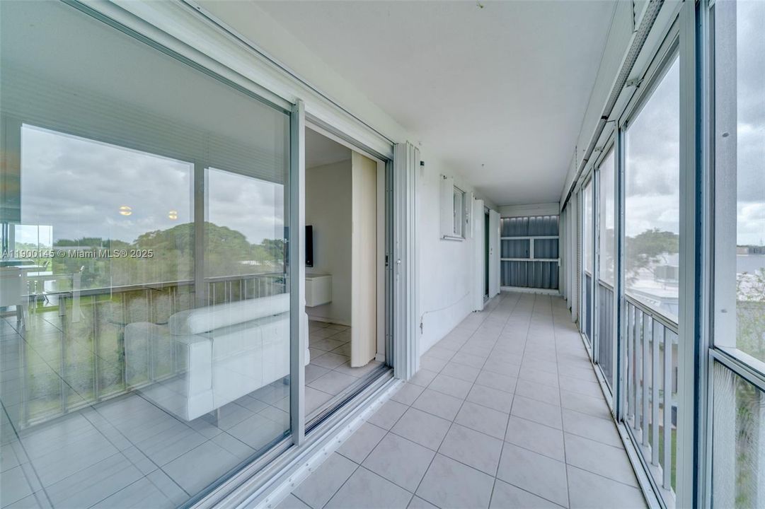 В аренду: $1,925 (2 спален, 2 ванн, 992 Квадратных фут)