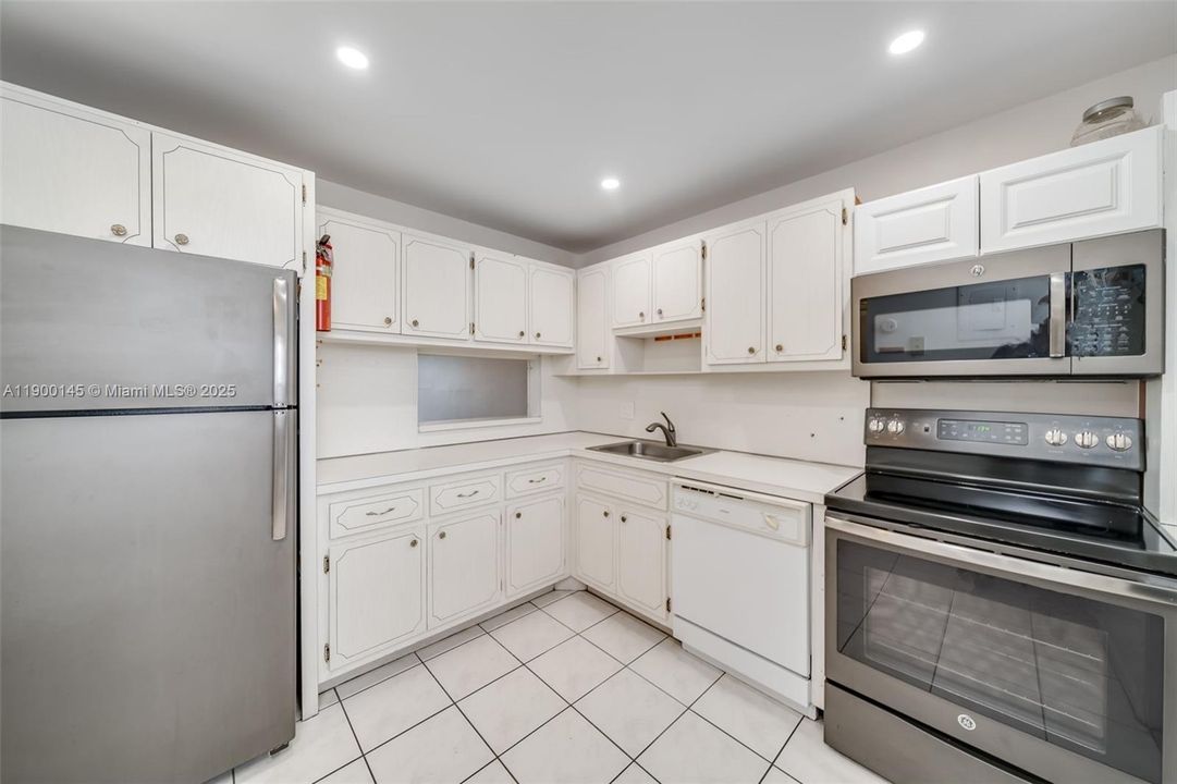 В аренду: $1,925 (2 спален, 2 ванн, 992 Квадратных фут)