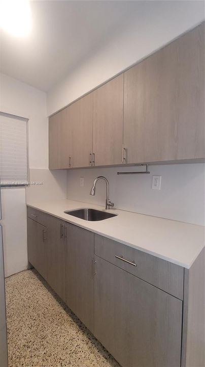 Active With Contract: $1,695 (1 beds, 1 baths, 550 Square Feet)